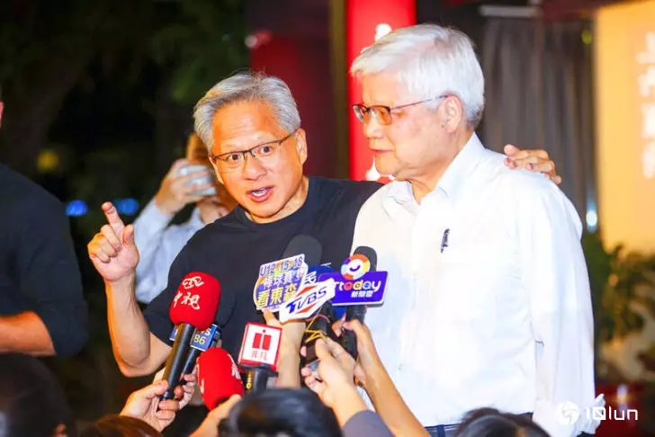 垒富优配 英伟达创始人黄仁勋狂赞台积电买它股票的都是“聪明人”，芯片巨头接下来几个月将“忙到飞起”！