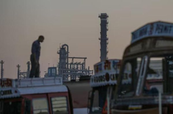 易投投 美元迪拉姆统统不好使，俄罗斯告诉印度，买俄油最好用人民币付款